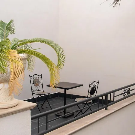 Diegohousesleepaway Bed & Breakfast